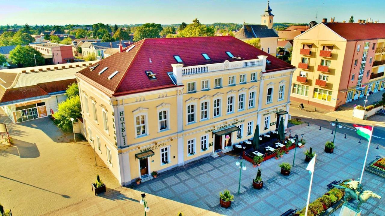 尼尔森酒店 Hajdúszoboszló 外观 照片